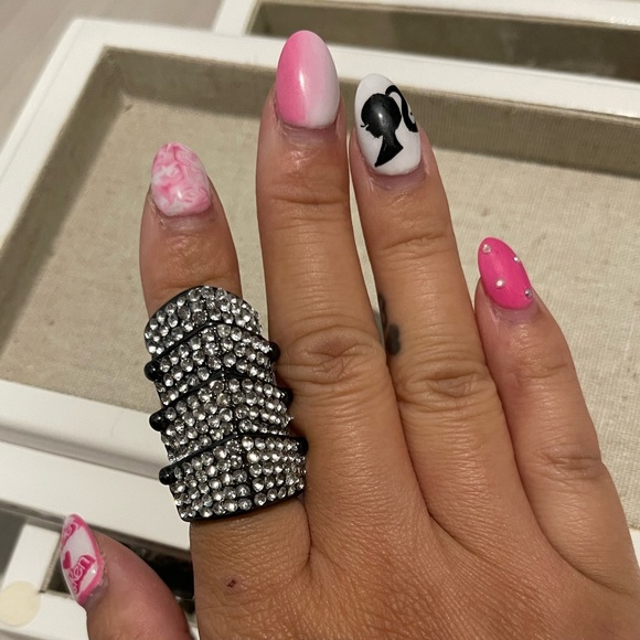 Ring - Picture 3 of 3